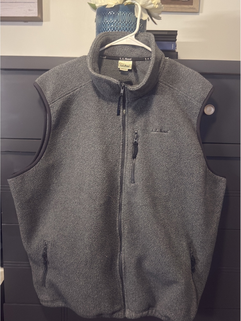 L.L. Bean Men's X-Large Tall Gray Fleece Vest with Zipper Pockets